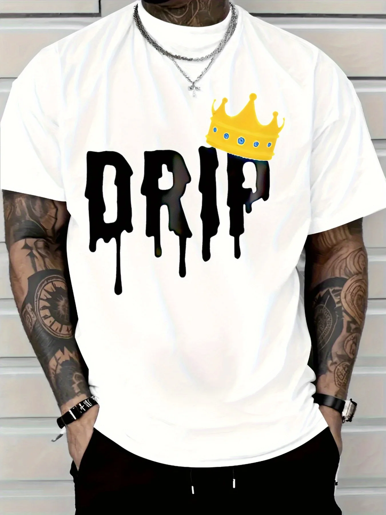 เสื้อยืดลำลองผู้ชายปี 2025 ผ้าฝ้ายแท้ ลายมงกุฎหยดน้ำ พร้อมตัวอักษรโดดเด่นและตราสัญลักษณ์ราชวงศ์ ใส่สบายสำหรับสวมใส่ในชีวิตประจำวัน