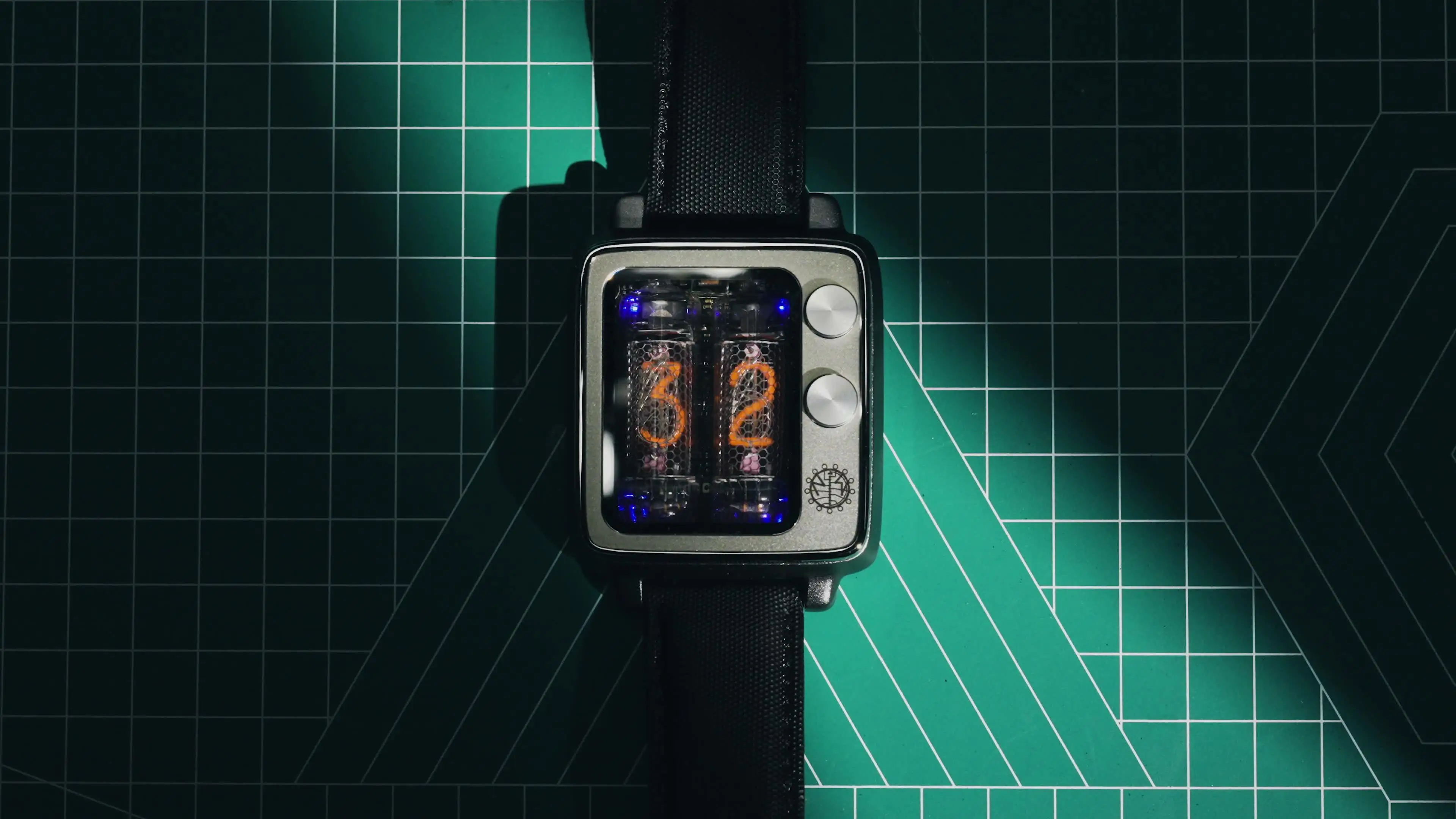 NEW NEONWORKS BACKTOFUTURE 2 Nixie Tube Digital Watch: Sapphire Glass, 9-Color Backlight, USB-C Wireless Charging