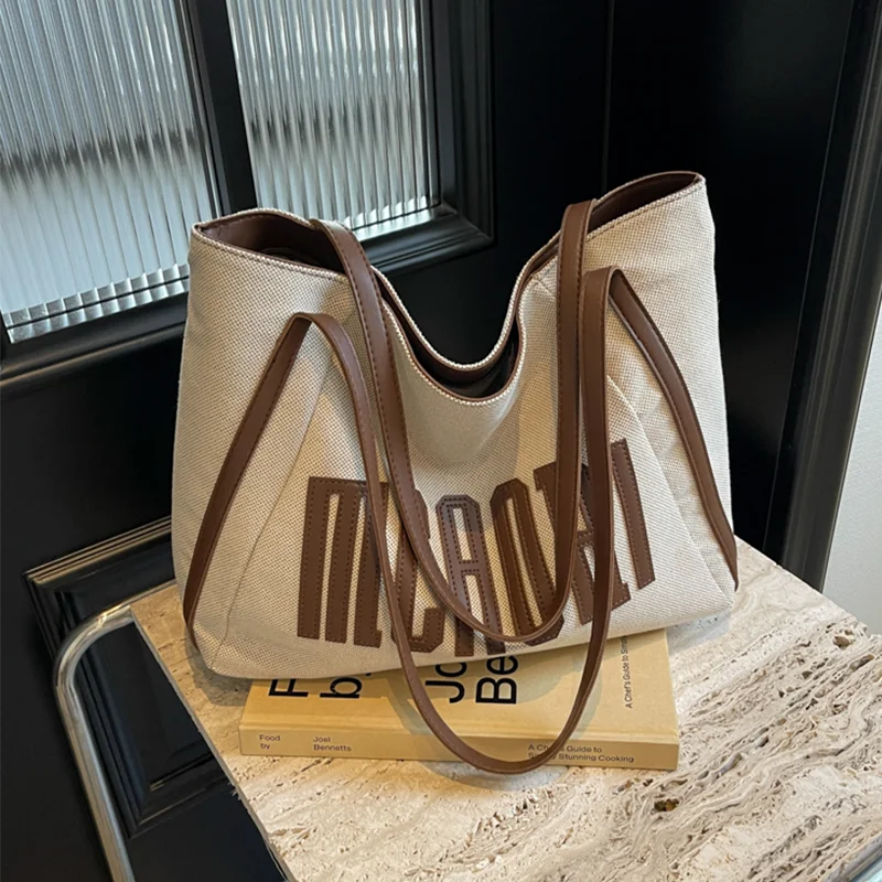 

Autumn and Winter Canvas Women's Tote Bag