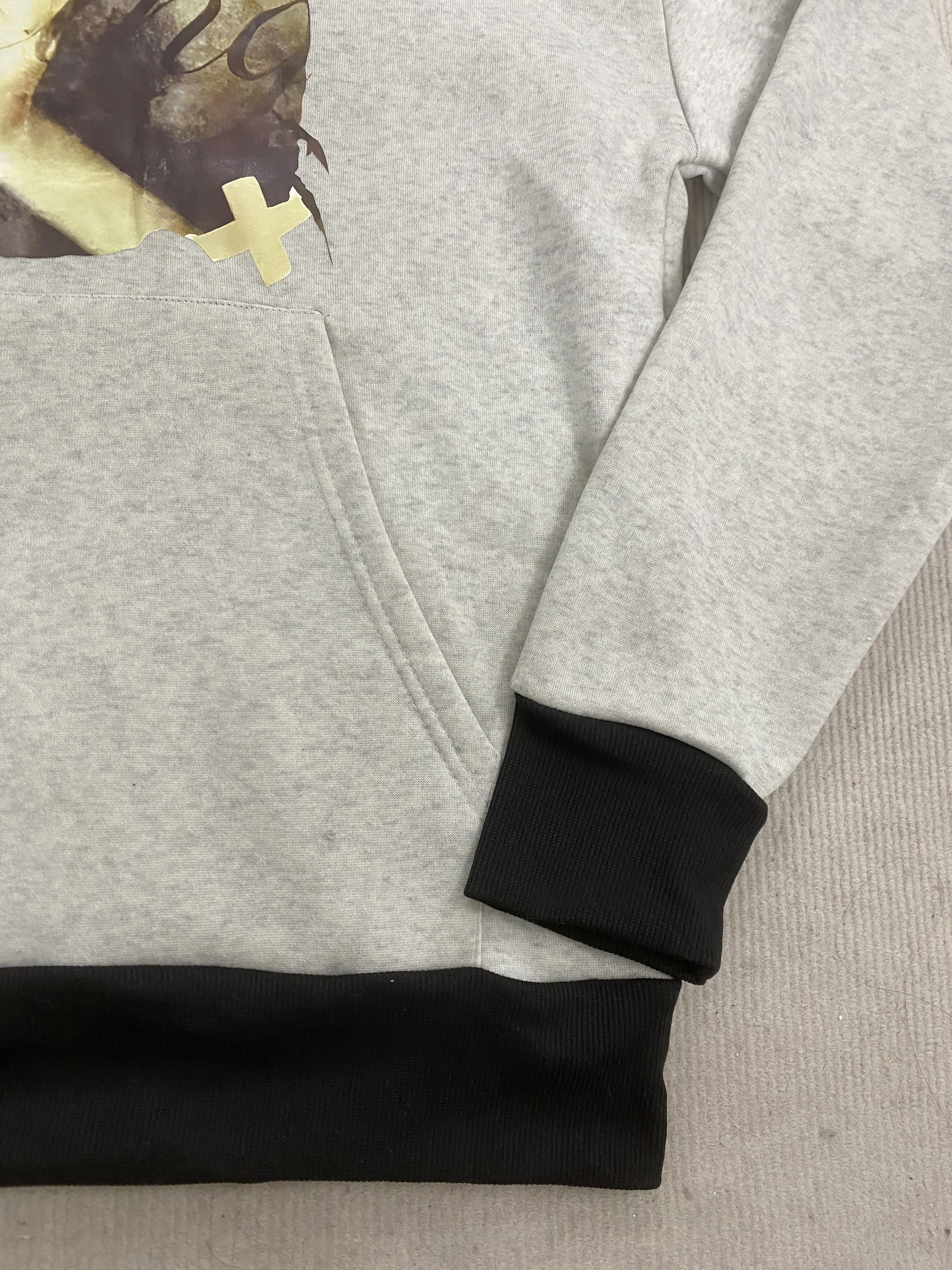 Splicing gray black pullover hoodie with iron ring decoration, trendy and versatile hoodie for men and women in autumn
