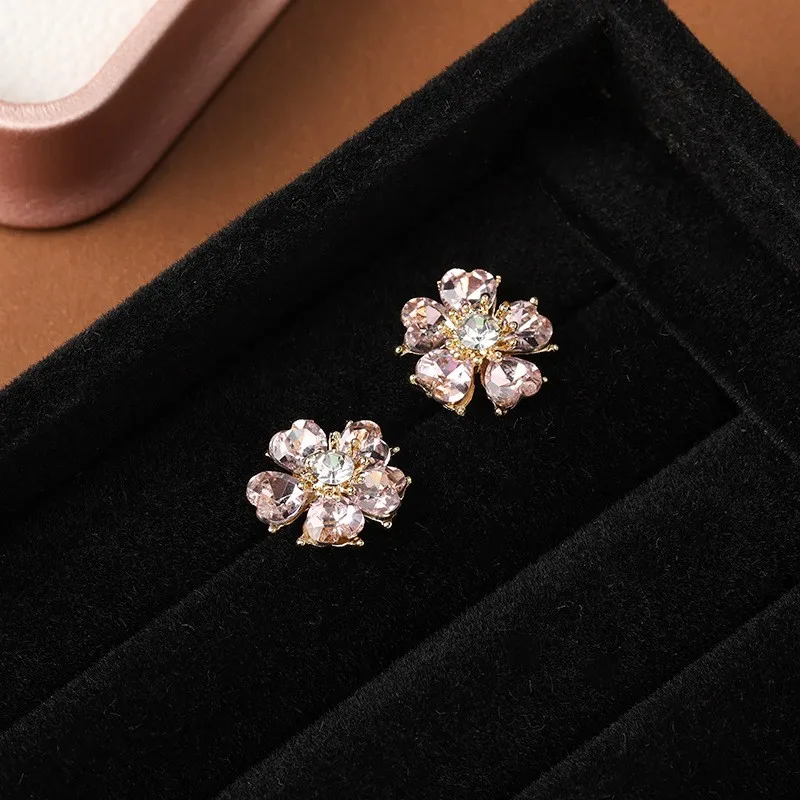 2024 New Korean Sweet Exquisite Pink Flowers Stud Earrings Elegant Fashion Little Fresh Luxury Women Earrings Jewelry