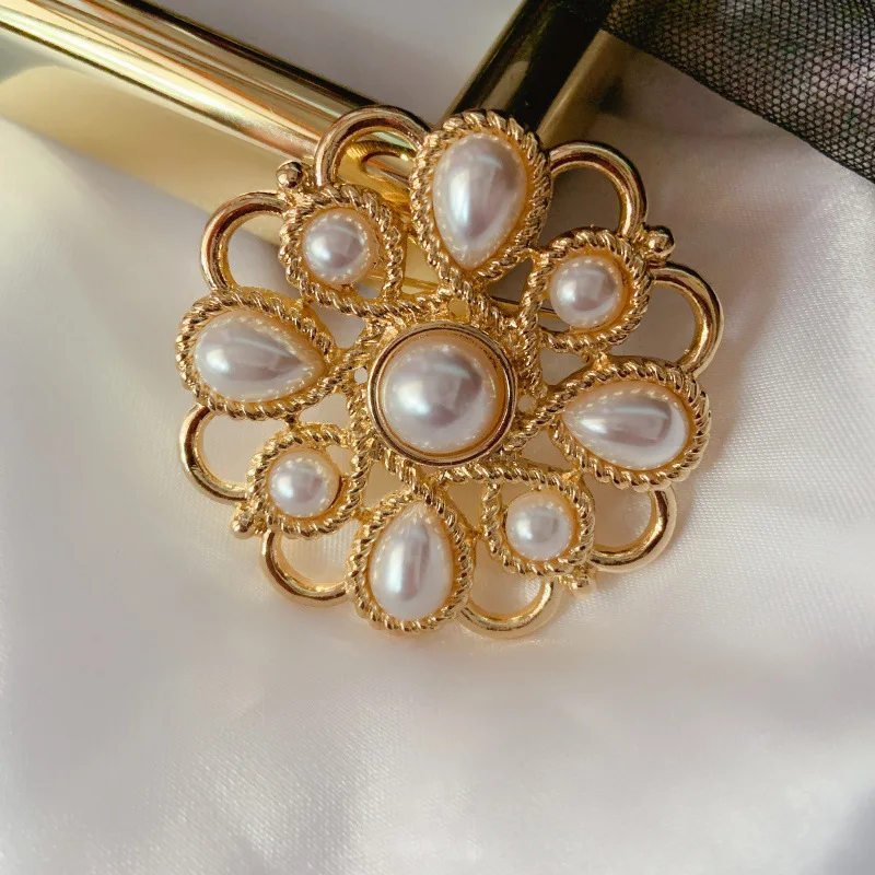 Elegant Brooch Pearl Corsage Small Fragrant Wind Western Antique Brooch Female Versatile Coat Pin