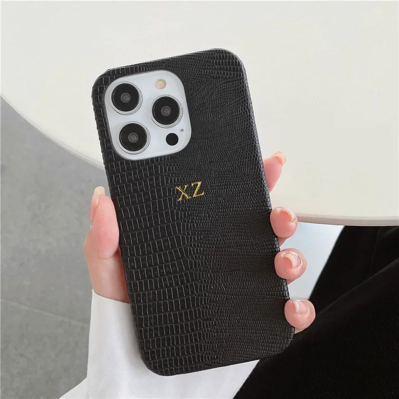 Personalisierte Gold-Initialen Lederhülle für iPhone 17 Pro Max 16 15 14 13 Pro Max Luxuriöse Eidechsen-PU-Hartschale – Detail 9