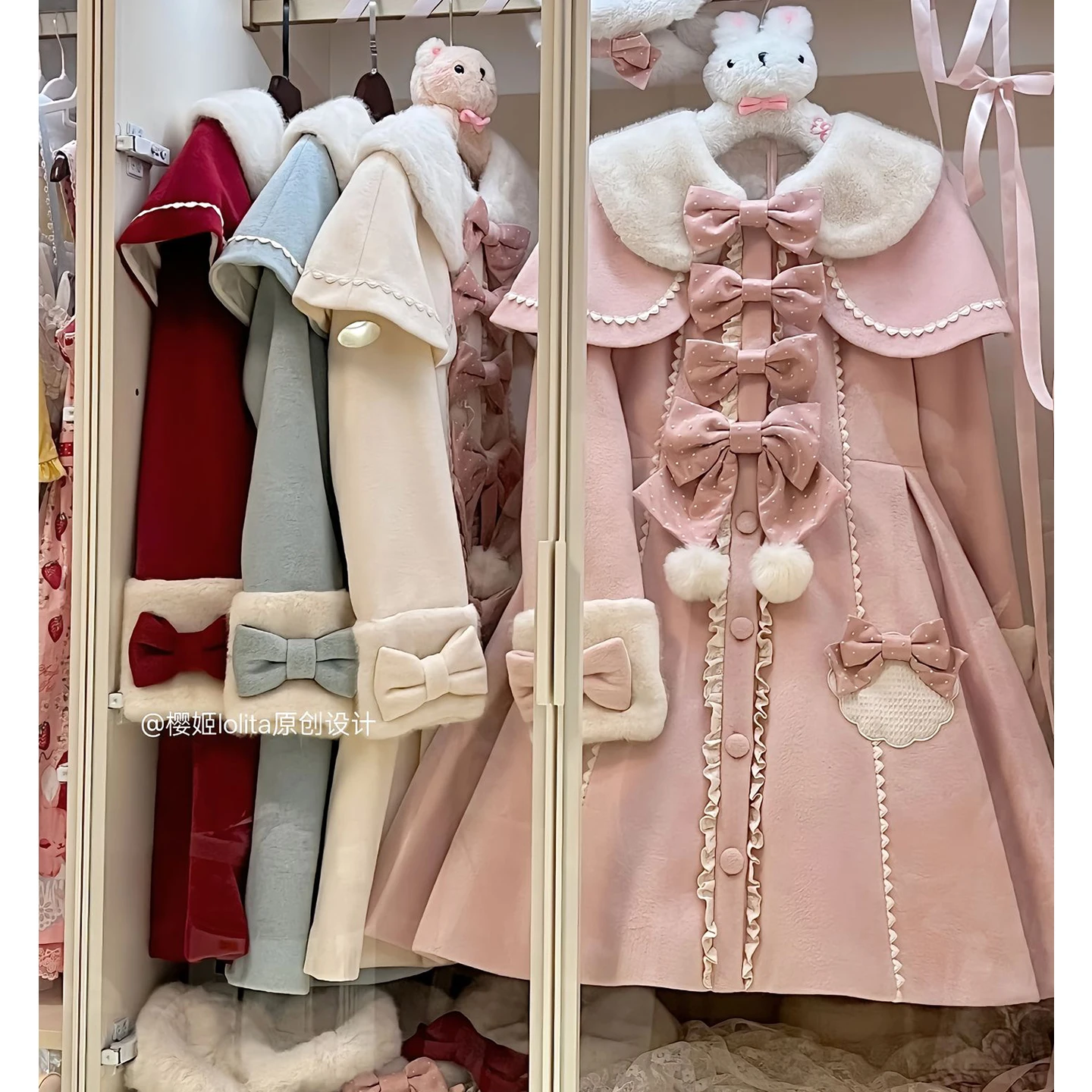 日本の冬の新しいエレガントなレディースロリータリボンミディアム丈暖かい厚手のマントクリスマス新年デートツーピースセット