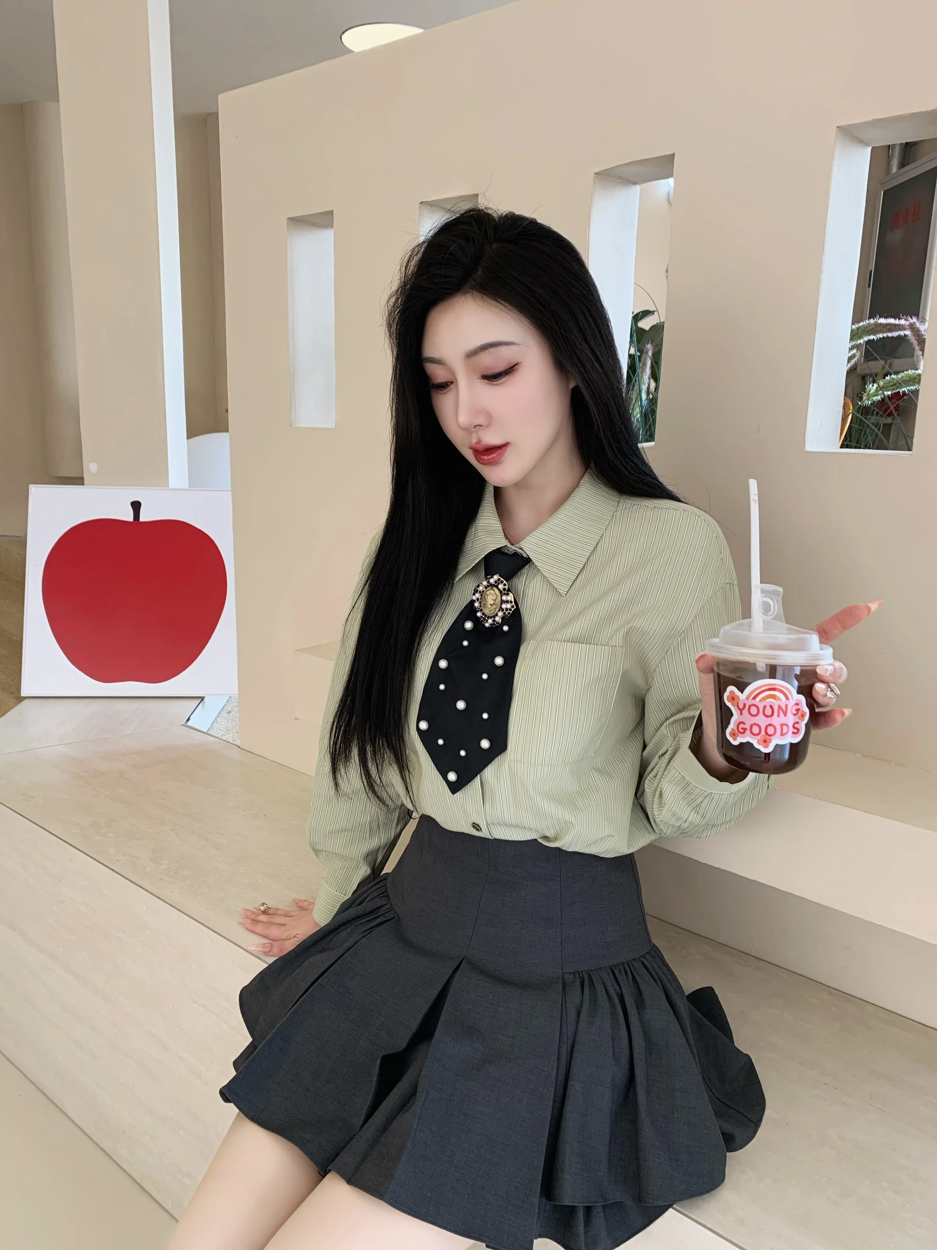 Original Niche Design: 1 Stück Beauty-Portrait-Krawatte mit künstlichen Perlen, abnehmbar und verstellbar, passend zu Hemden, ideal für Partys, Ausflüge und Urlaubsoutfits – Detail 2
