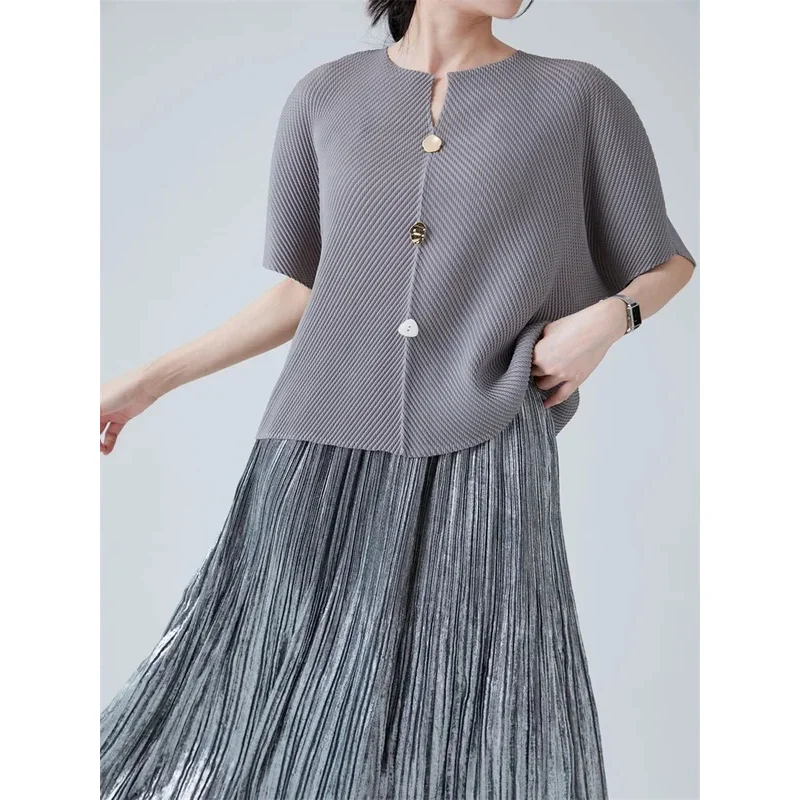 

Miyake Fashion Pleated T-shirt for Women O-neck Short Sleeves Solid Color Single Breasted Tops 2025 Summer New Clothing