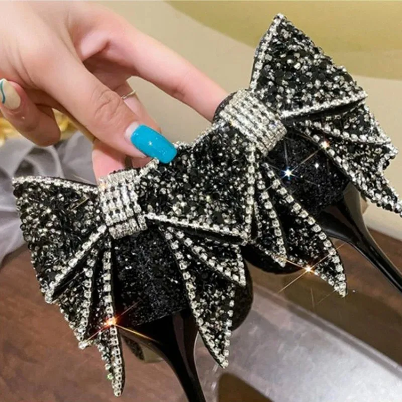 Bombas de tacón fino con lazo brillante para mujer, zapatos de fiesta de cristal sin cordones ostentosos, Sexy, Punta puntiaguda, tacones altos con purpurina