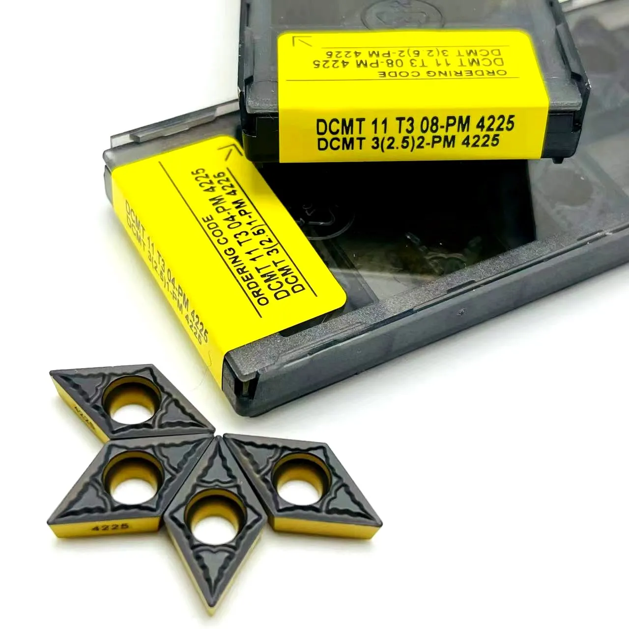 Inserto in metallo duro DCMT11T304 DCMT11T308 PM 4225 di alta qualità interno utensile da tornio tornio strumento di tornitura DCMT 11T308-11T304 inserto in metallo duro