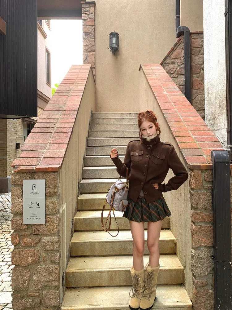 Retro Coffee Colored Fur Collar Short Jacket for Women in Autumn / Winter 2025, Warm and Waist Pinching Woolen Jacket