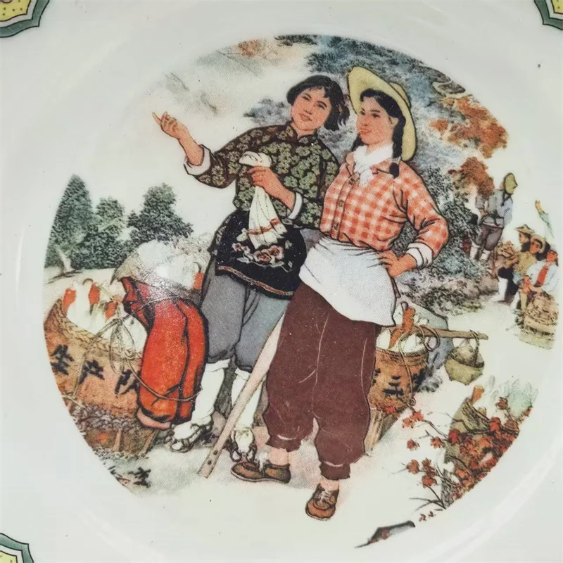 Assiettes anciennes en porcelaine de Chine avec deux membres des femmes du commandement du peuple, vaisselle en céramique vintage pour collectionneurs