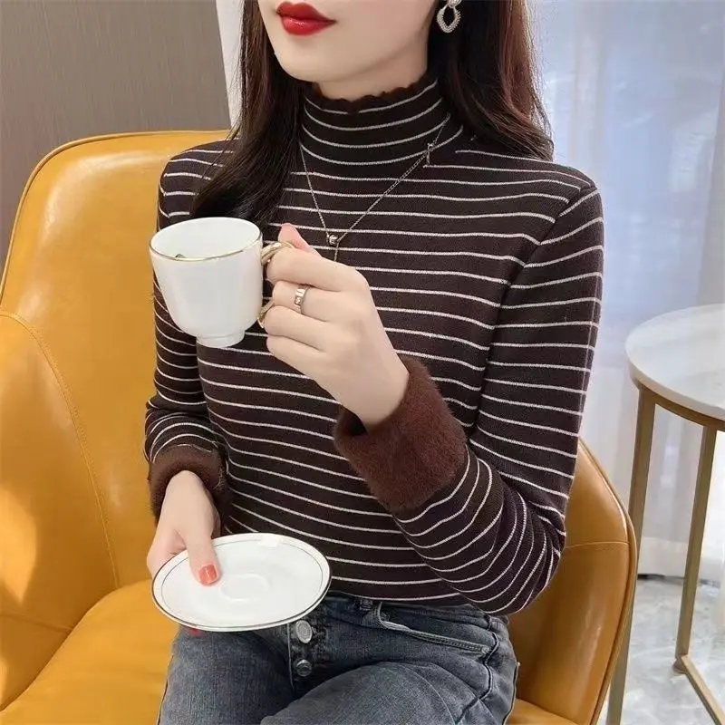 

Add Velvet Thicken Warm Pullovers Women Long Sleeve Striped Slim Tops Female Winter Hot Sweater Fashion Style Pull Jumper