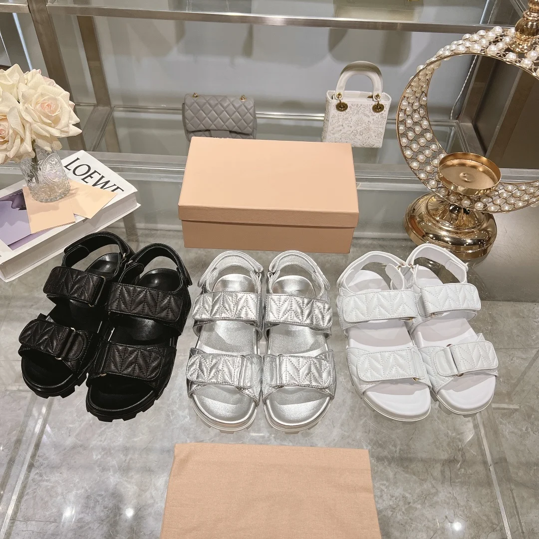 

2025 New Comfortable and Versatile Sheepskin Thick-Soled Beach Shoes Sandals