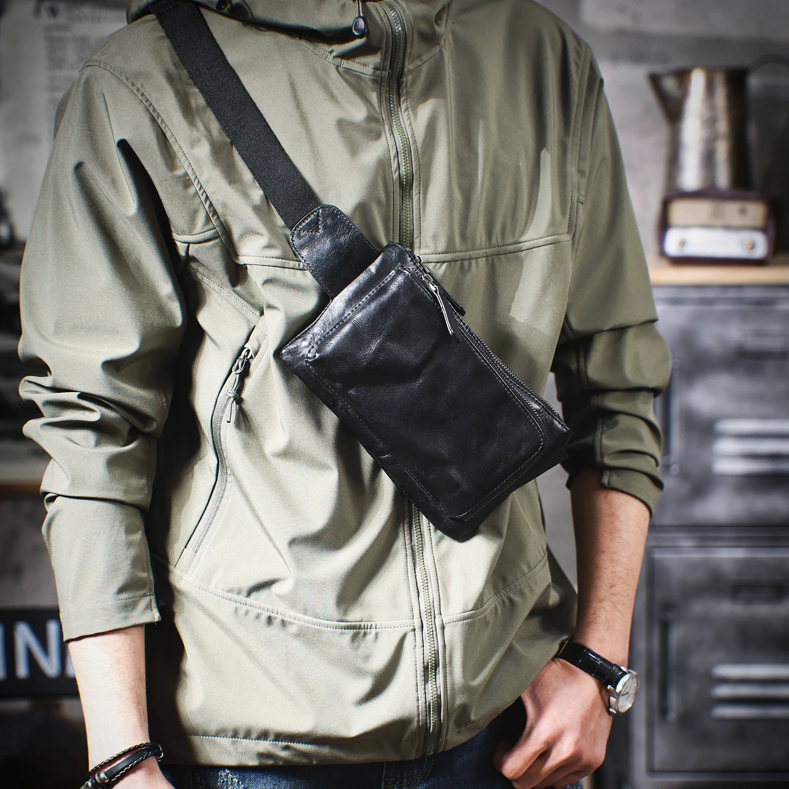 Echte Leder-Umhängetasche für Herren, Crossbody-Brusttasche im Schlichten, Modischen Stil aus Rindsleder, Hochwertige Leder-Freizeittasche – Detail 2