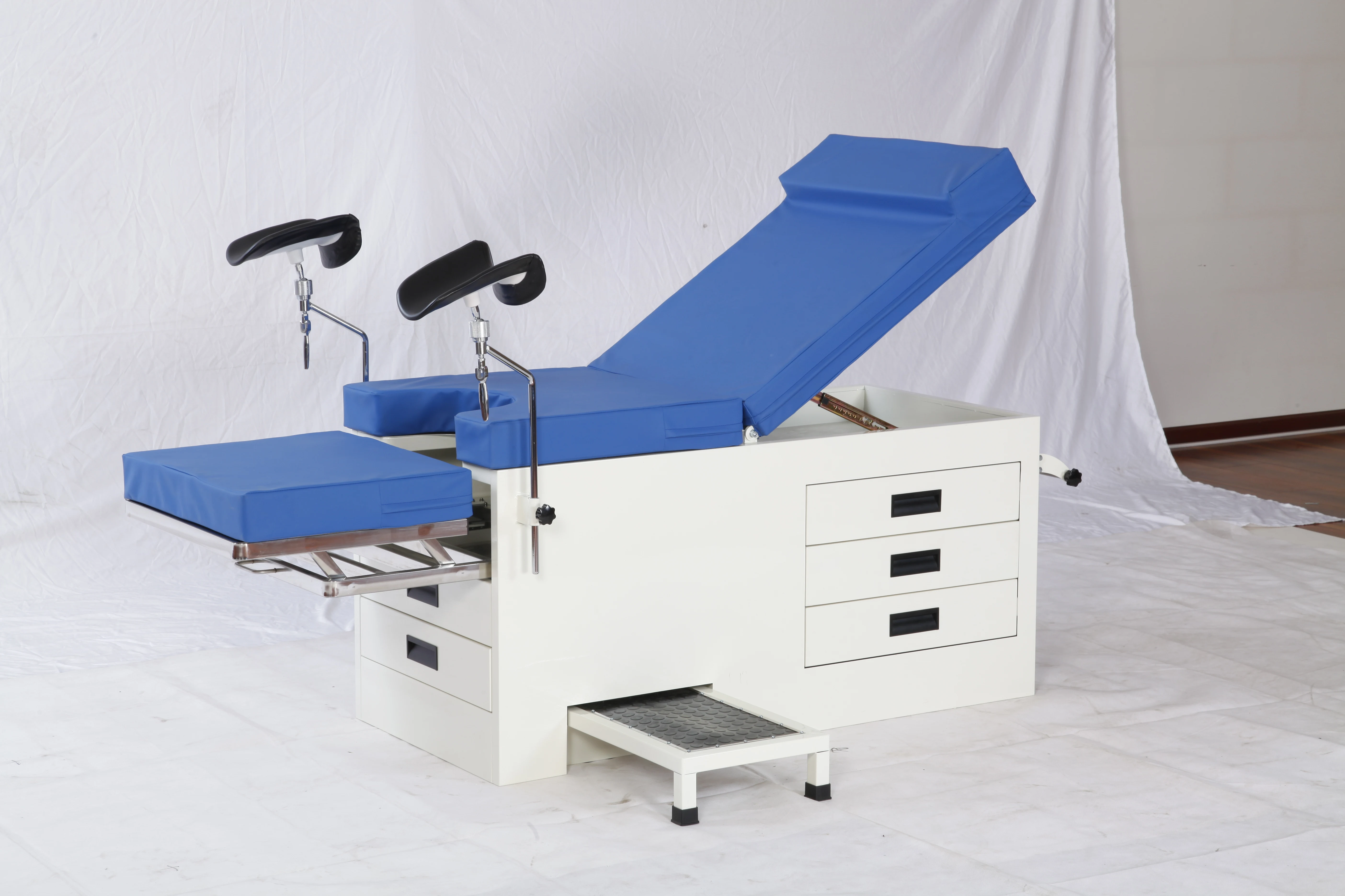 Hebei Factory Cheap Gynecological Examination Table Women's Examination Bed Gynecology Chair Delivery Table With Drawers