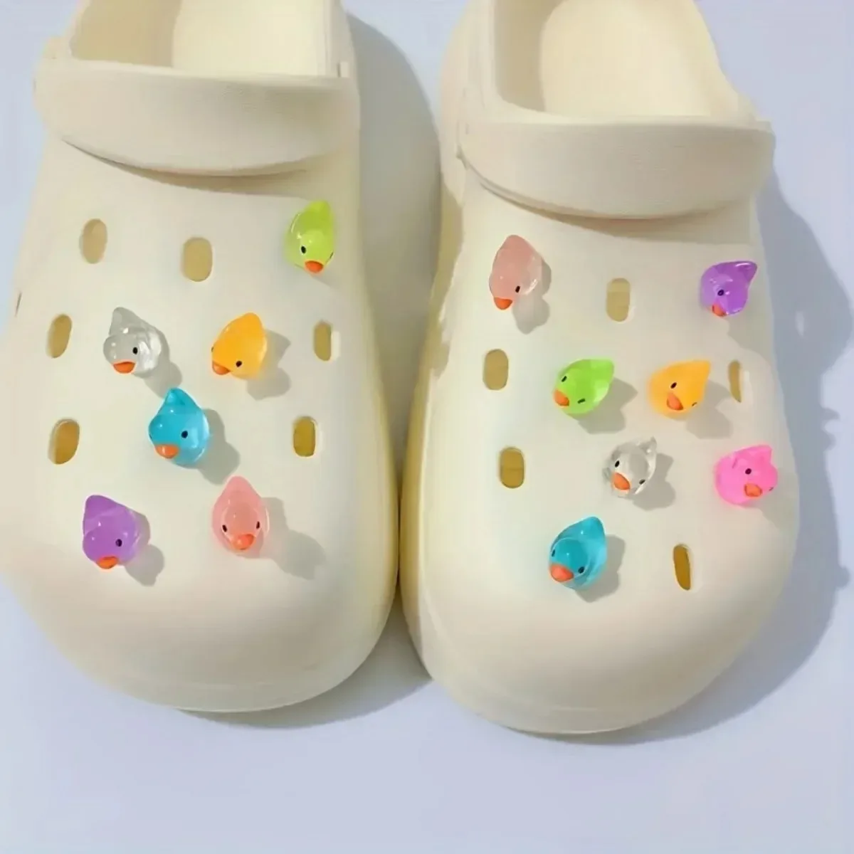 Im Dunkeln leuchtendes 3D-Enten-Schuhanhänger-Set, Weihnachts-Enten, DIY, abnehmbare Schnalle, Schuhdekorationen, 14/16-teiliges Schuhzubehör – Detail 5