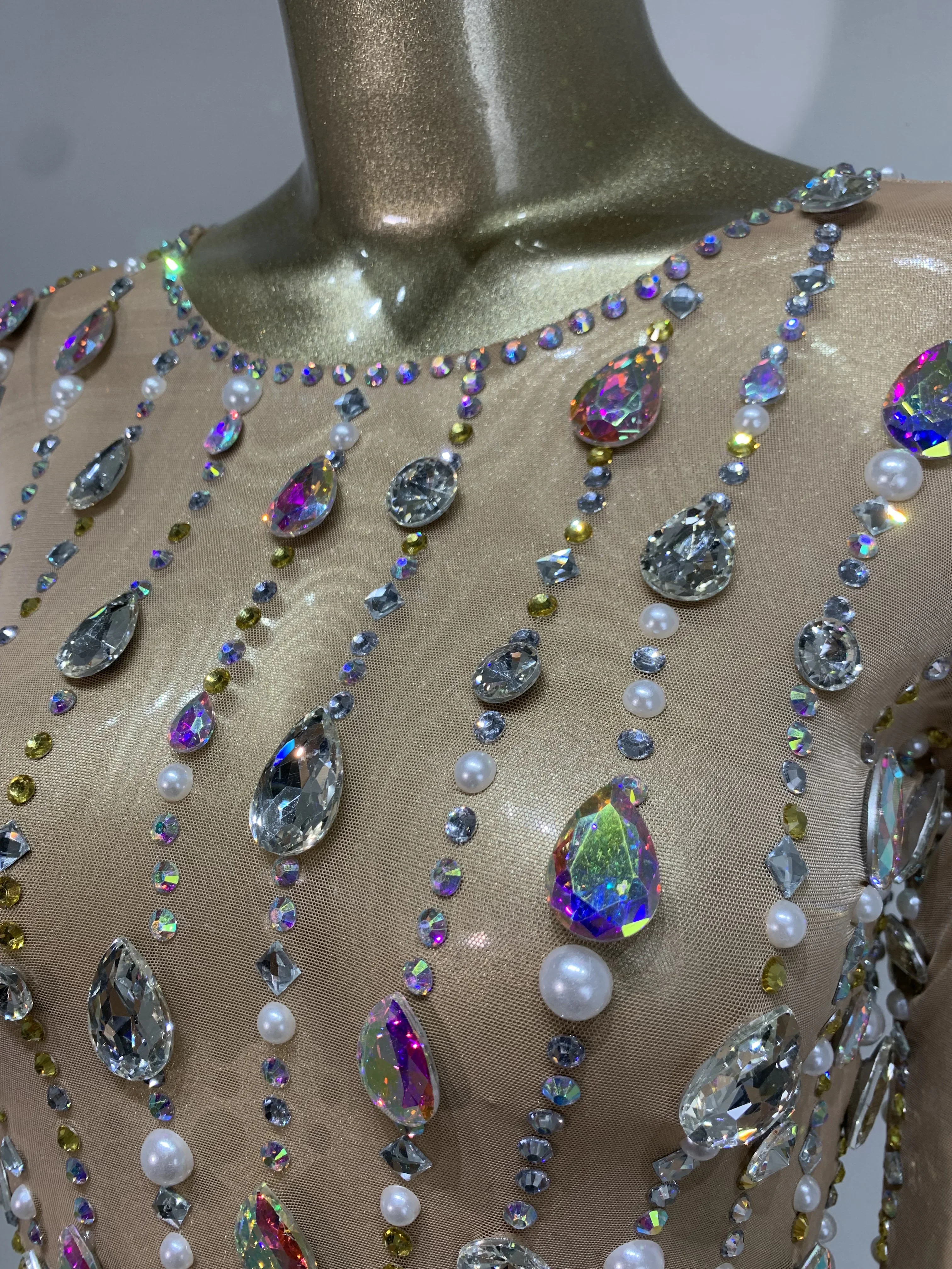 럭셔리 스파클링 라인 석 진주 섹시한 메쉬 긴 소매 스커트 세트 무대 의상 여성 클럽 저녁 파티 드레스를 통해 볼