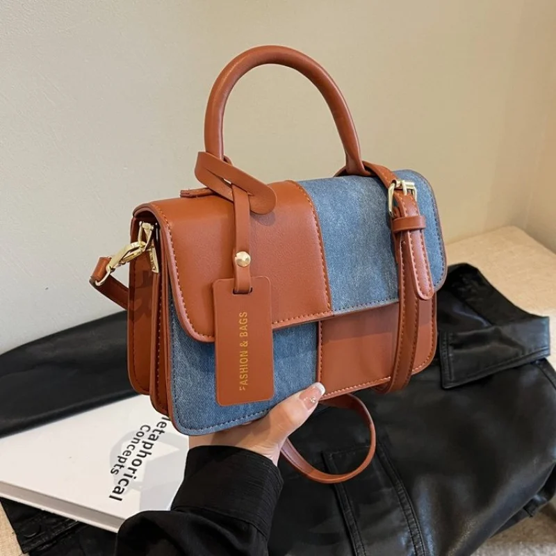 Bolso de hombro para mujer de alta gama con logotipo de marca de lujo y detalles elegantes populares adecuados para errores diarios ​