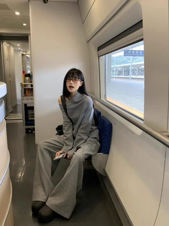 エレガントなグレーカジュアルスポーツスーツ女性のための春と秋のセクシーなシングルショルダードレス + ハイウエストプリーツルーズワイドレッグパンツ