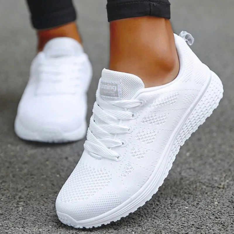 Moda 2025 Sneaker da donna Tessuto a rete Mesh Sneakers traspiranti Donna Scarpe casual Stringate Sneakers da donna Tenis Feminino