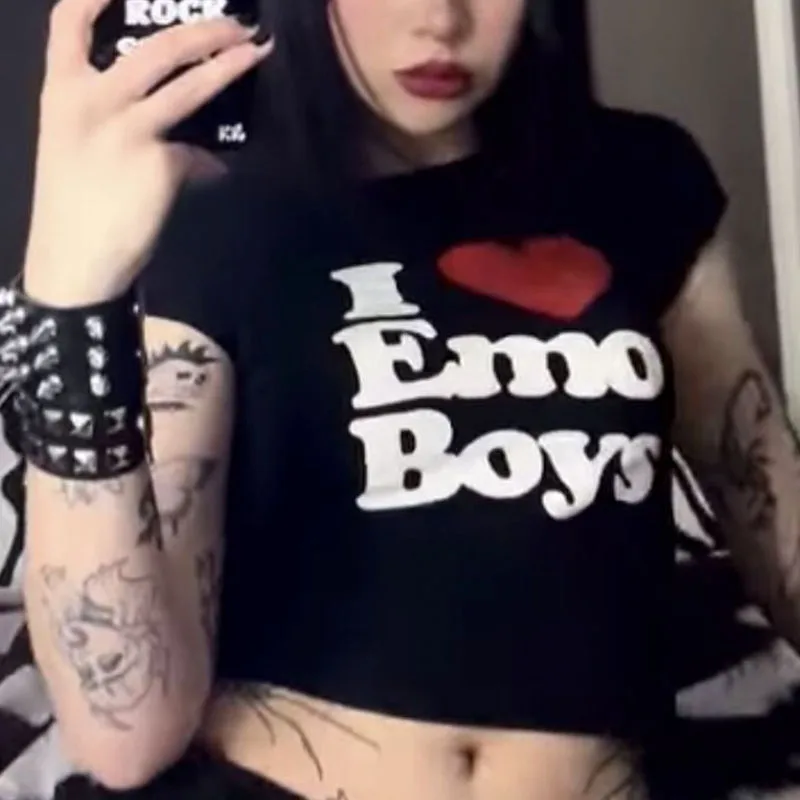 Le meilleur look pour les fans de l'esthétique émoholic le t-shirt I Love Emo Boy de AliExpress