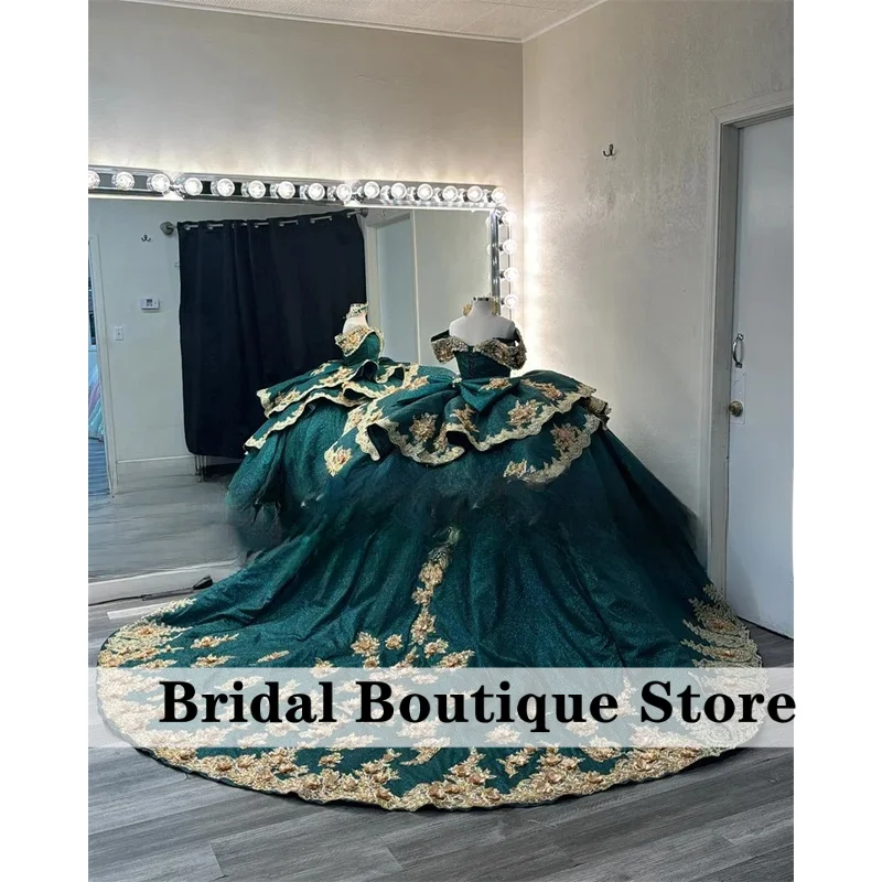 Customized Emerald Green Crystals Bow Quinceanera Dress 2025 Gold Lace Applique Ruffles Sweet 16 Dress Vestido De 15 Anos