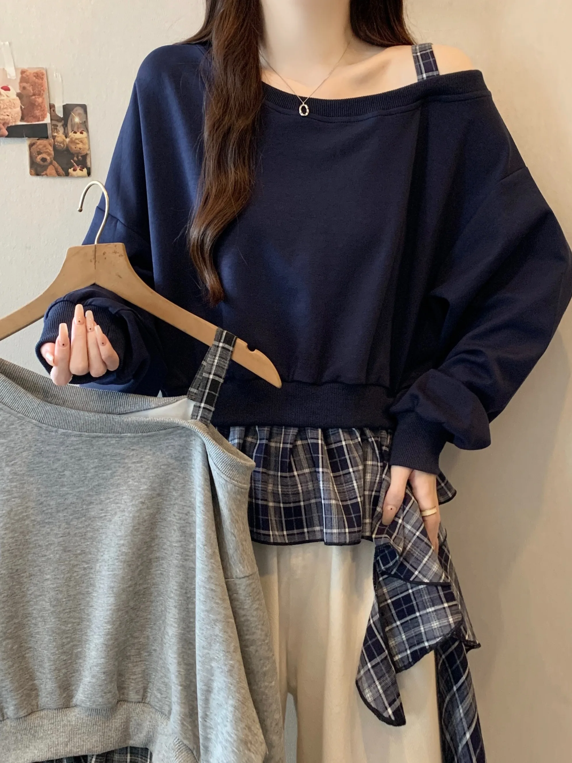 

Женская толстовка с капюшоном в клетку, имитация двухслойности, с открытыми плечами, весна-осень, большие размеры, удобная, свободного кроя, с длинными рукавами