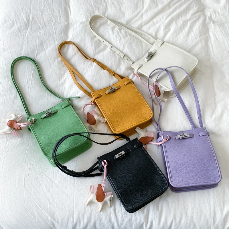

2025 New Preppy Style Sweet Heart Embroidery Mini Crossbody Bag Cute Campus Outing Essential for Girls with Joyful Charm