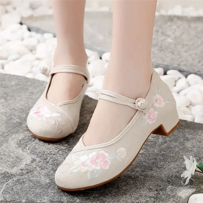 Chinese Embroidered Shoes Women High Heels Cheongsam National Style Mother Shoes Spring and Autumn Old Beijing Cloth Shoes