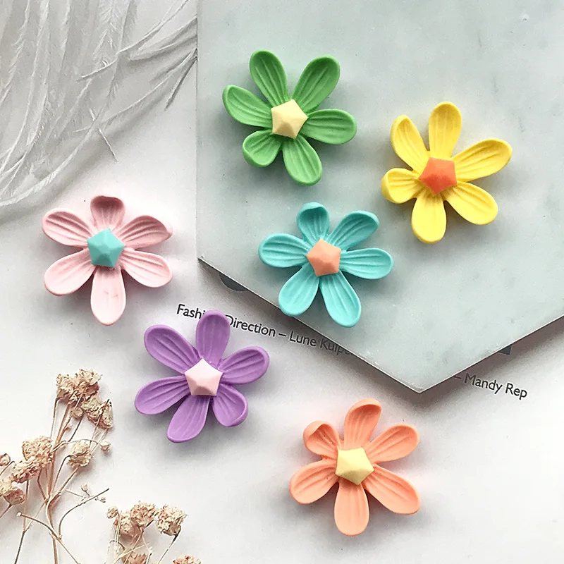 120pcs Sweet Flower Resin Cabochon 31*27MM Daisy Embellishment DIY Scrapbook Cell Phone Decoration