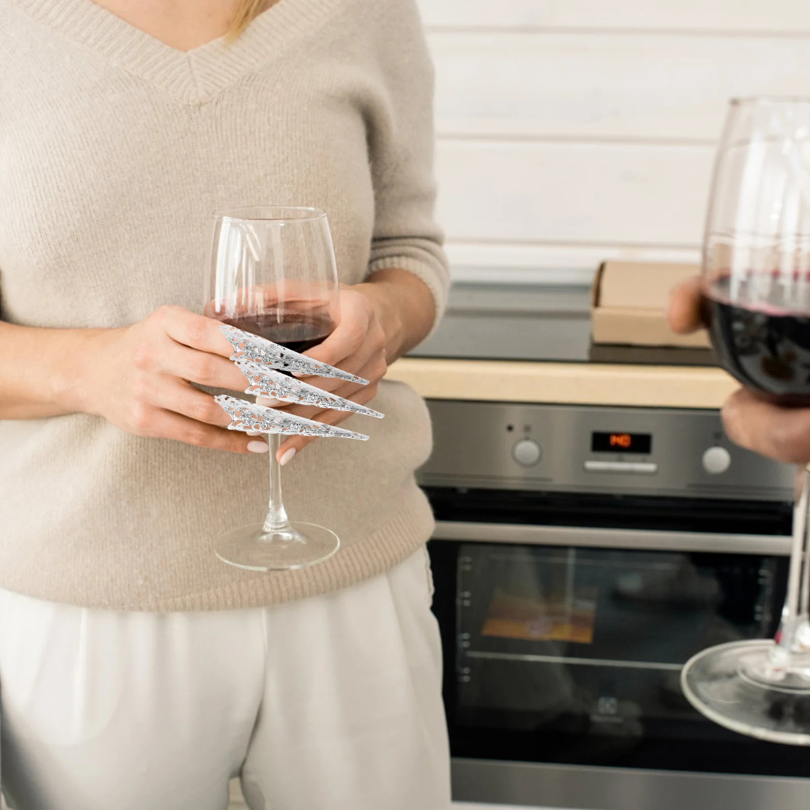 

8Pcs Nail Ring Fingernail Tip Claw Set Premium Iron Finger Claw for Queen Costume Festival Performance Eye Catching Ornament