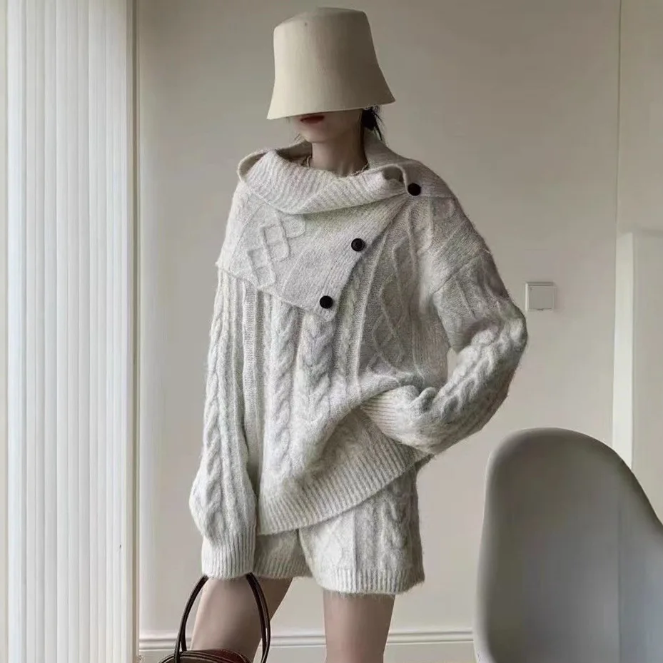 

Свитер из трех предметов для женщин на осень и зиму. Модный и теплый однотонный шарф + вязаный свитер + комплект с шортами.