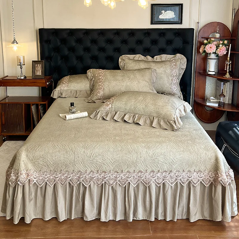 

Luxury European Style Bedspread Set with Bed Skirt - Summer PE Cooling Mat 3-Piece Bedding for Queen/King, Breathable Bed Cover