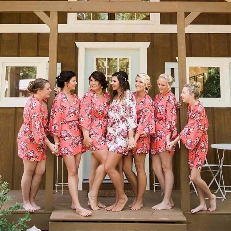 Wedding Dressing Gowns Bride Mini Robe Kimono Robe Sexy Bridal Party Robe Printed Bridesmaid Robe Bridal Shower Bathrobe Women