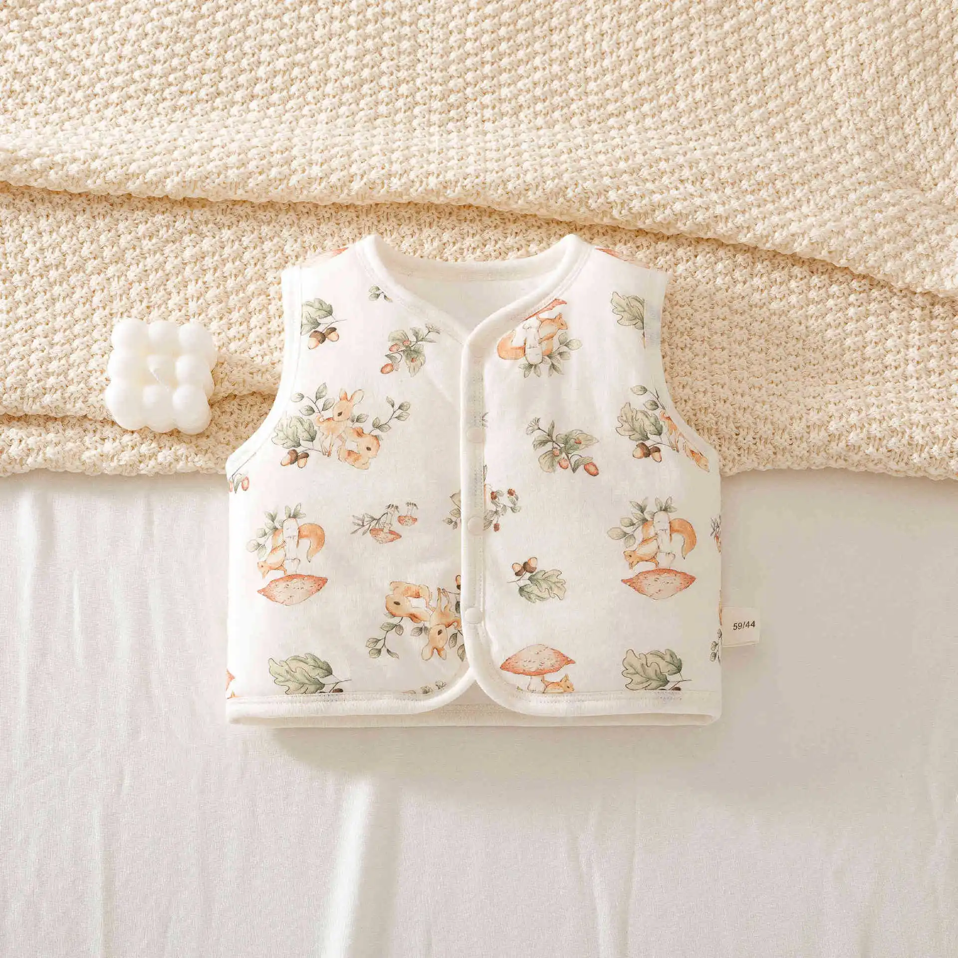 Autumn 0-18 Months Newborn Baby Vest Made of Pure Cotton, Thick and Warm Vest, Cute Cartoon Pattern Baby Sleeveless Top