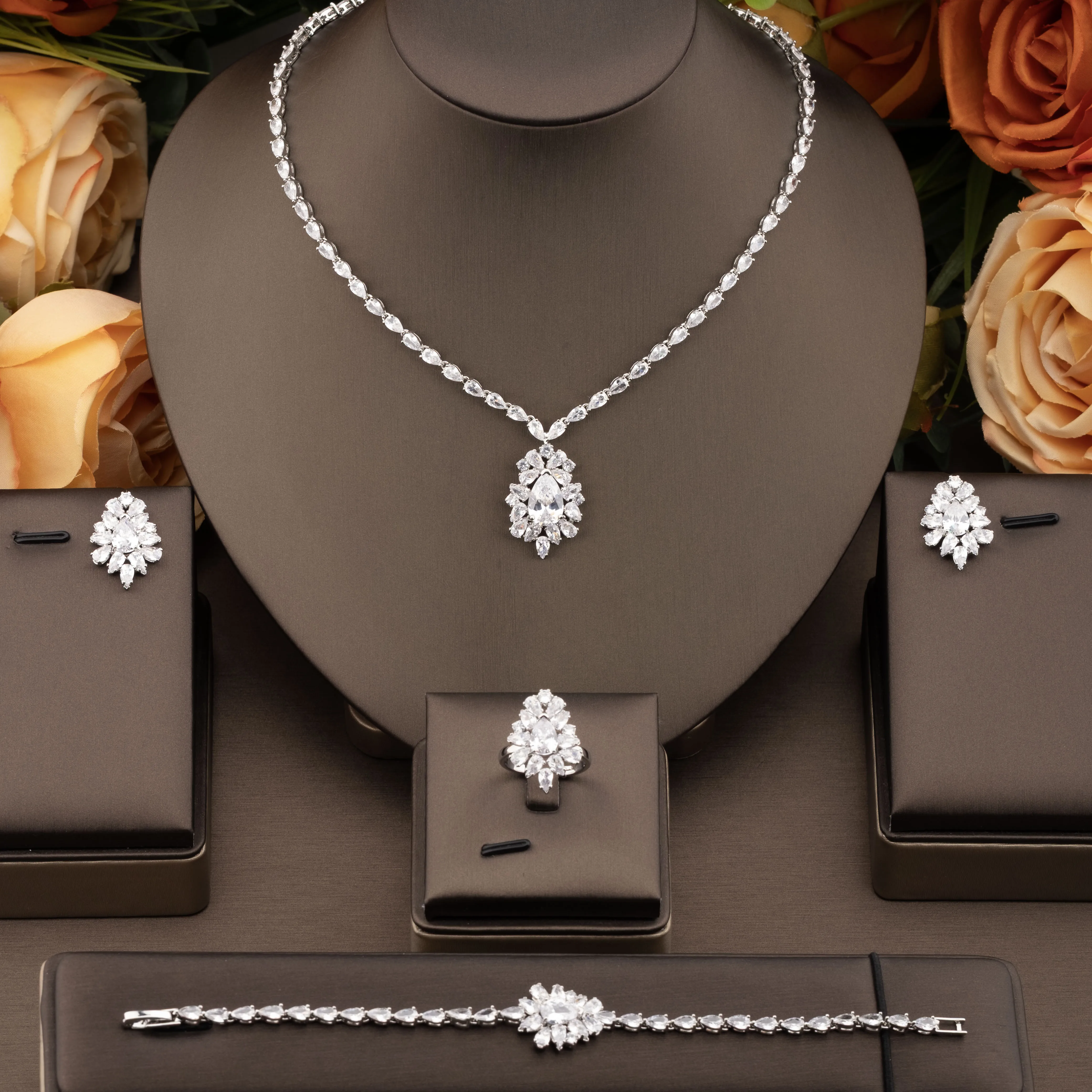 

1 Set of Luxurious and Elegant Jewelry Set with Sparkling Cubic Zirconia Flower Cluster Design, Suitable for Women to Wear at Weddings and Banquets. Gift Box Not Included
