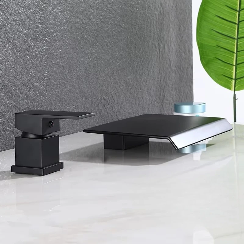 

Waterfall hot and cold bathtub,Black faucet, tankside, golden split