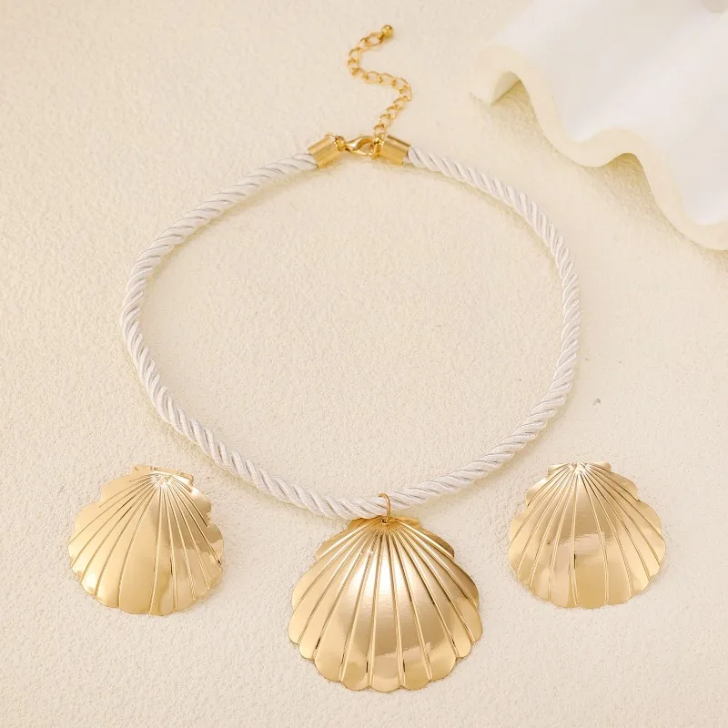 Summer New Ocean Fan Shell Pendant Earrings Necklace Set Wholesale of Fashionable Women\'s Beach Parties, Trendy Leisure Jewelry