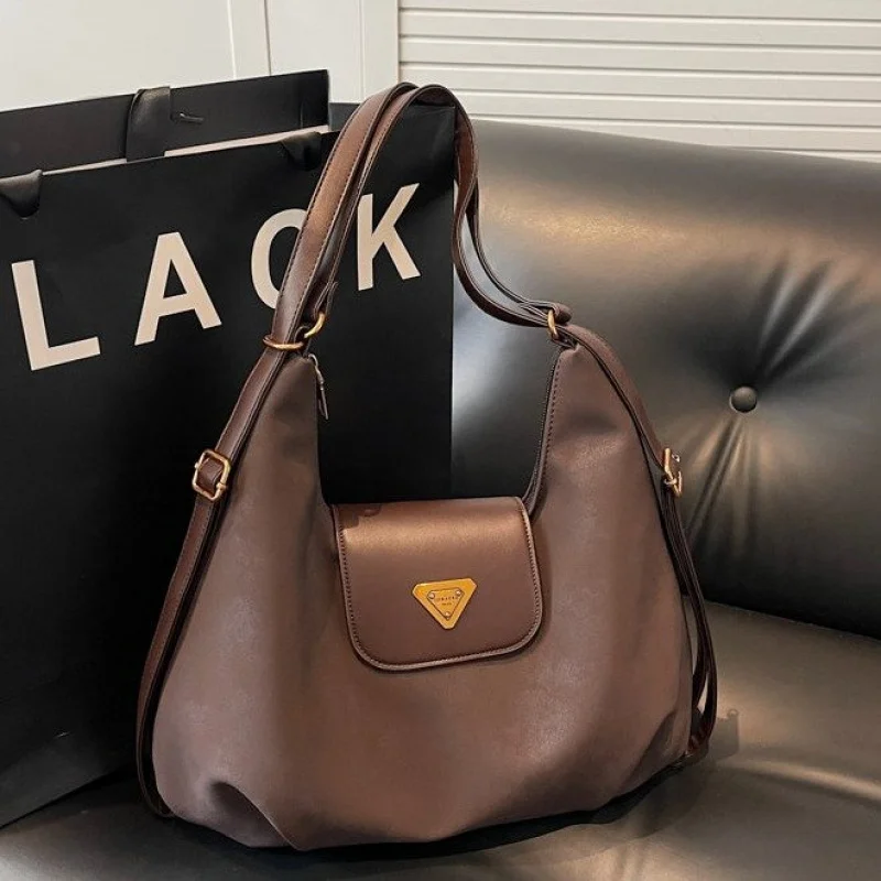 

Women's Fashionable Shoulder Bag Crafted From Fine Leather Featuring Simple Vintage Style And Minimalist Charm​