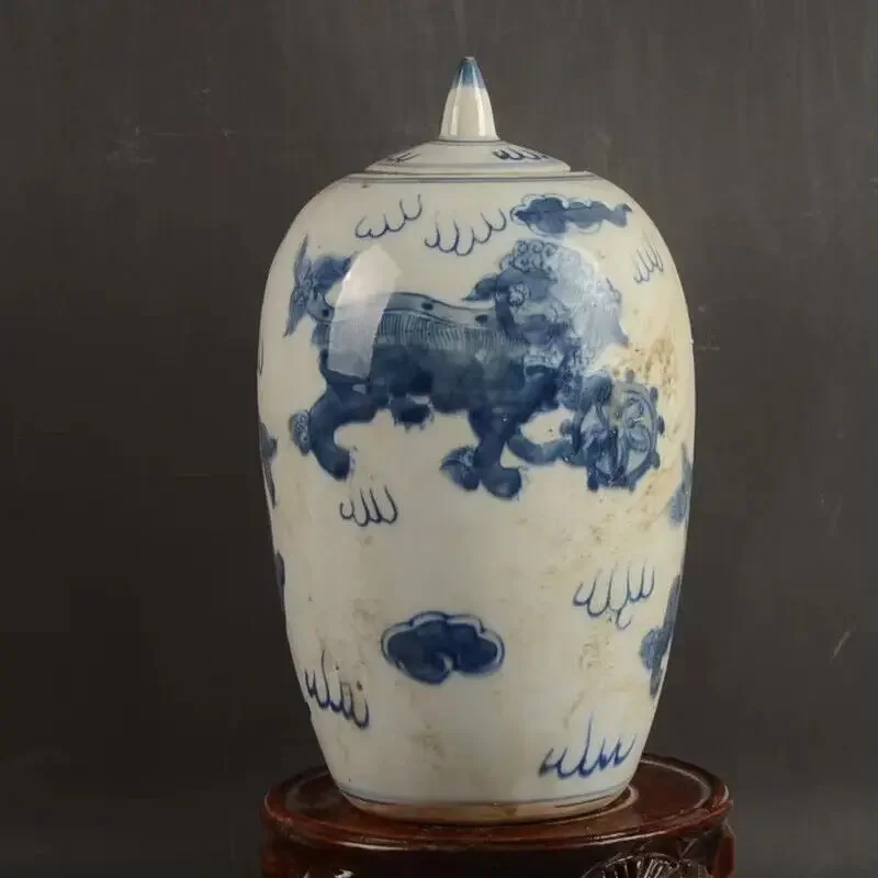 Exquisite Chinese Porcelain Blue and White Porcelain Pot with Lion Pattern Jar    Size: 22 * 5 * 8