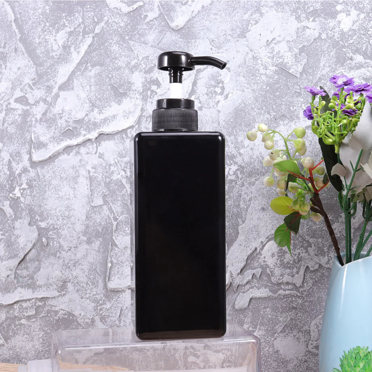 

650ml Black Refillable Lotion Bottles Safe Material for Shampoo Conditioner Cream Travel Home Bathroom Essentials