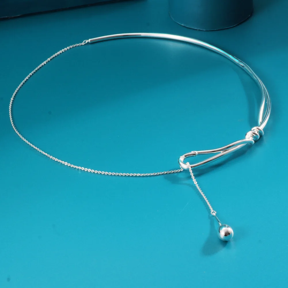 

A knotted water drop necklace, a pull-out collar, a collarbone chain, a niche design that is fashionable and exquisite