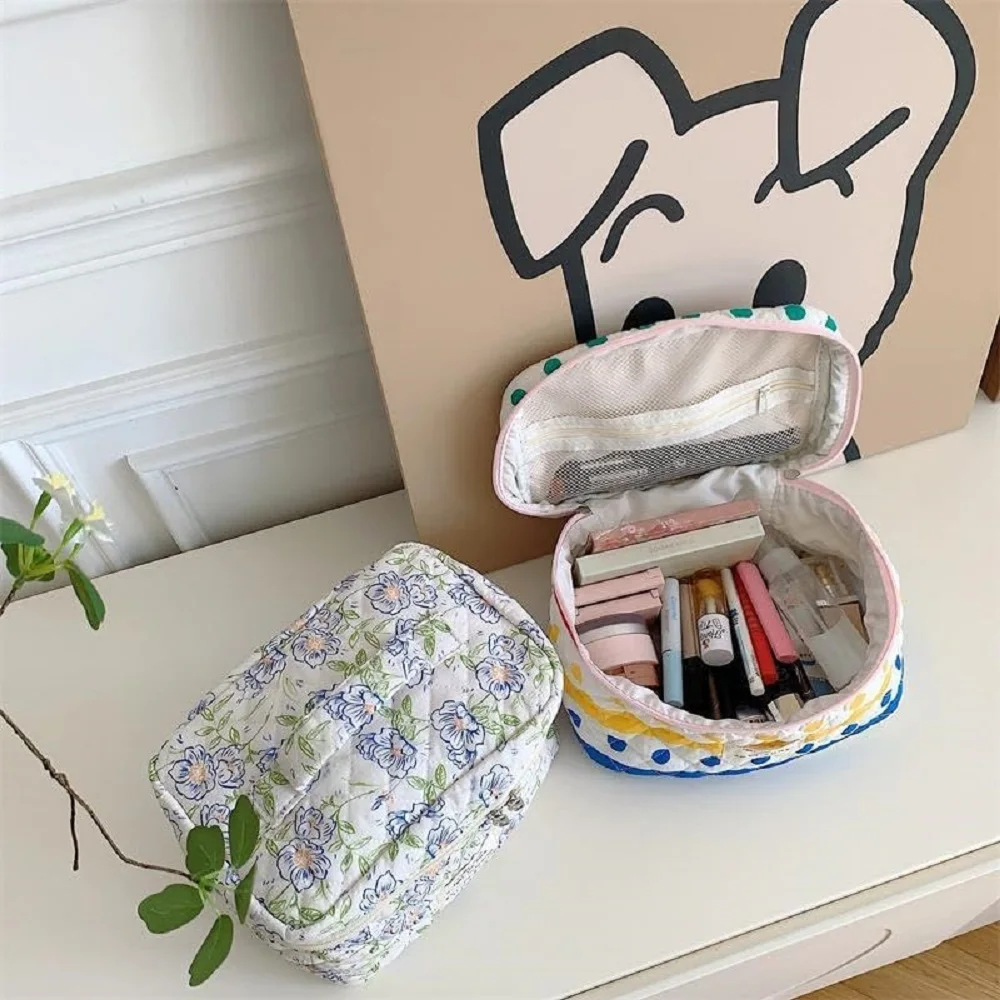 

Vintage Flower Women Cosmetic Bag Portable Zipper Makeup Travel Organizer Female Handbag Toiletry Storage Pouch