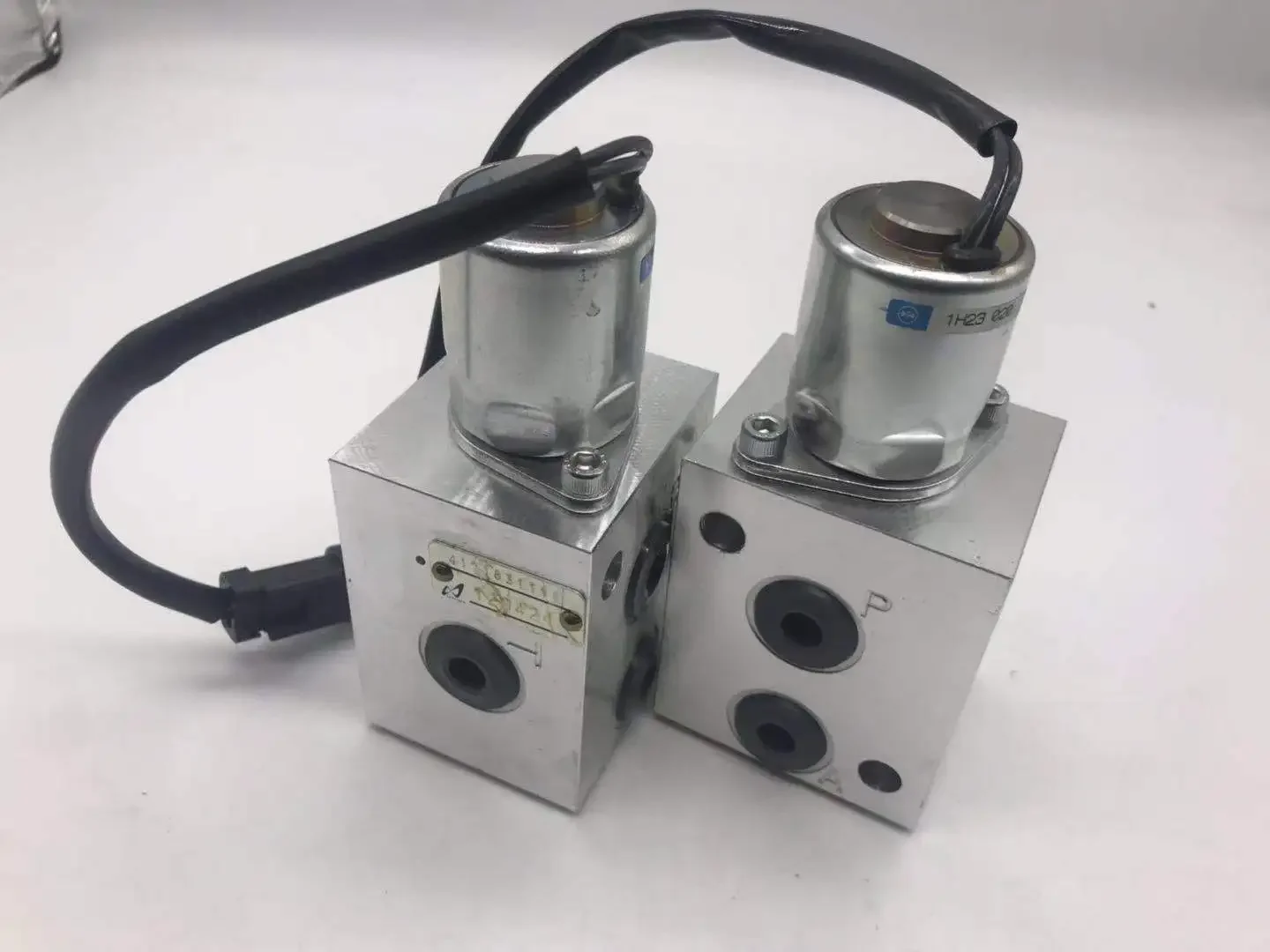 Katup SOLENOID WA320-5, kualitas asli  katup pilot komatsu 417-18-3111