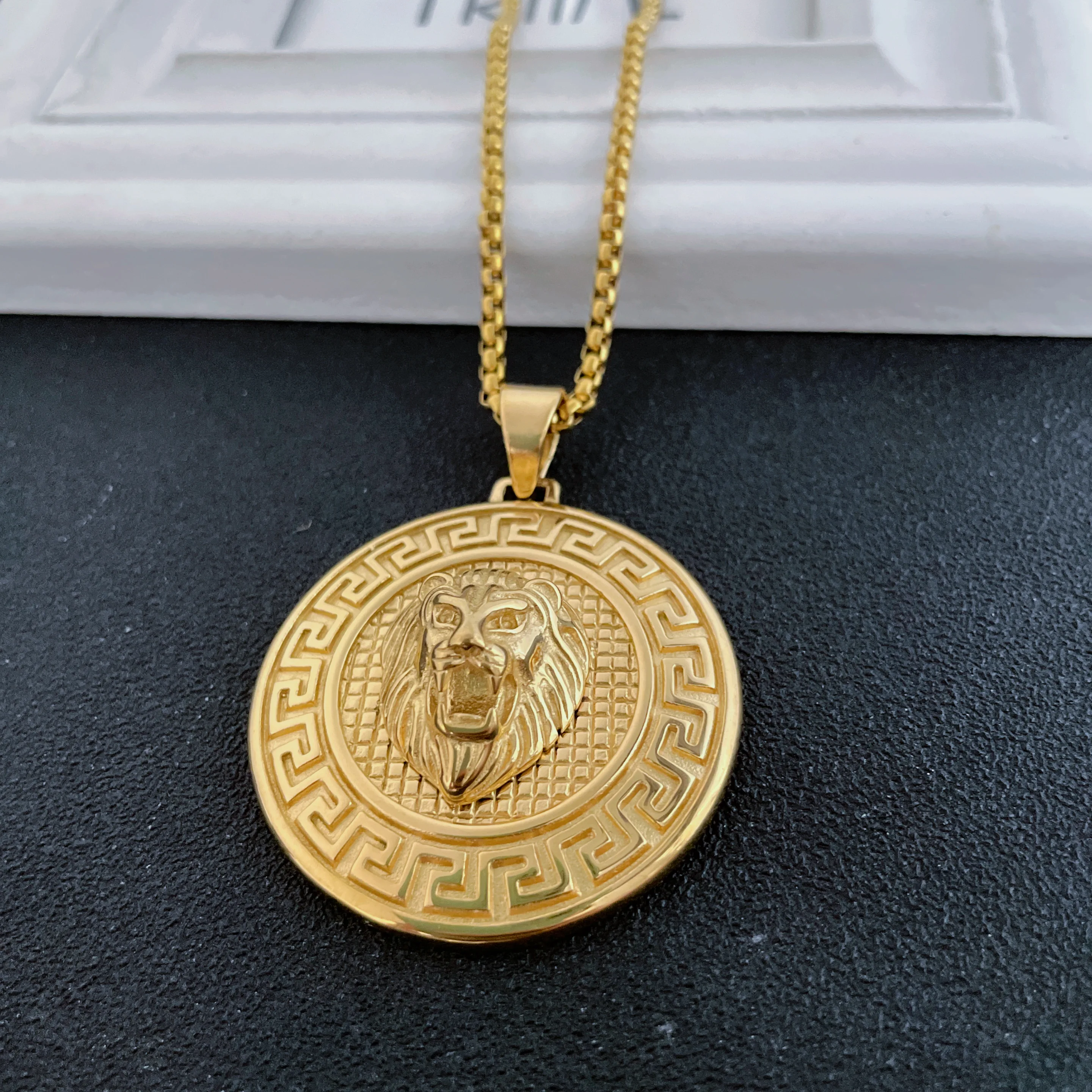 الأزياء الإبداعية كريستال البطانة الأسد رئيس قلادة قلادة الفولاذ المقاوم للصدأ روك الهيب هوب حزب سحر مجوهرات هدايا للرجال والنساء