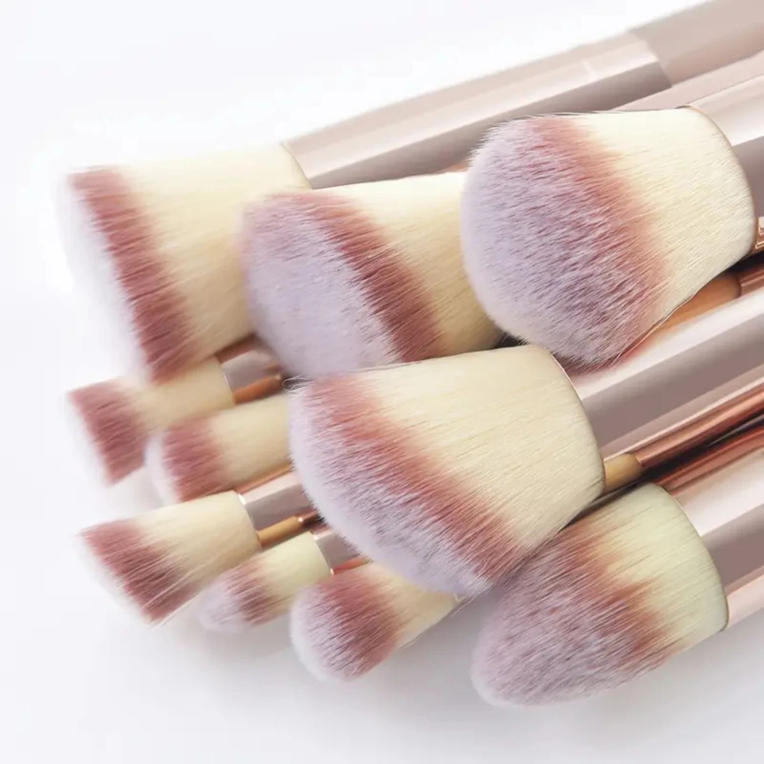 مجموعة فرش مكياج صناعية ممتازة - 10 قطع لكريم الأساس وبودرة وخافي العيوب وظلال العيون وأحمر الخدود