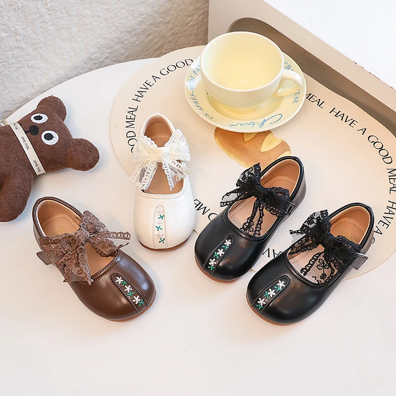 

Детские кожаные туфли принцессы для девочек, новинка 2023 года, осенние балетки для малышей с кружевным бантом, мягкая подошва, детские праздничные туфли на плоской подошве в стиле K-pop