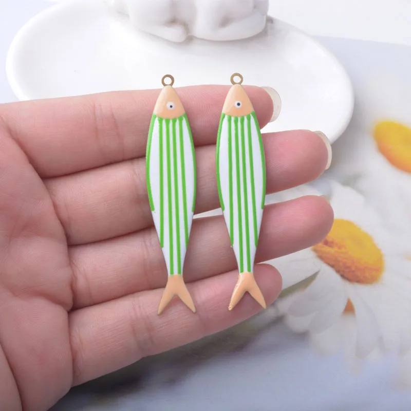 2 Stücke Meereslebewesen Langer Fisch Bunter Anhänger Kupfer Beidseitig Emailliert Große Fisch-Charms DIY Schmuckzubehör – Detail 5