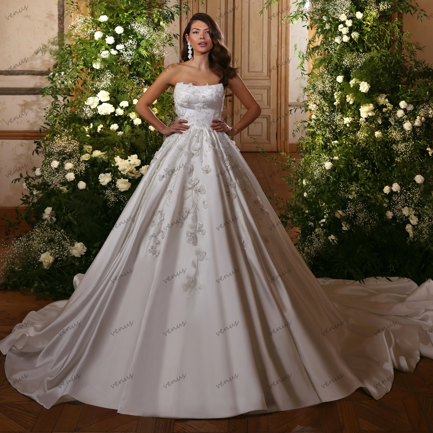

Modern Wedding Dresses Glamorous Bridal Gowns Lace Appliques Strapless Backless Robes Boat Neck Vestidos De Novia Customized
