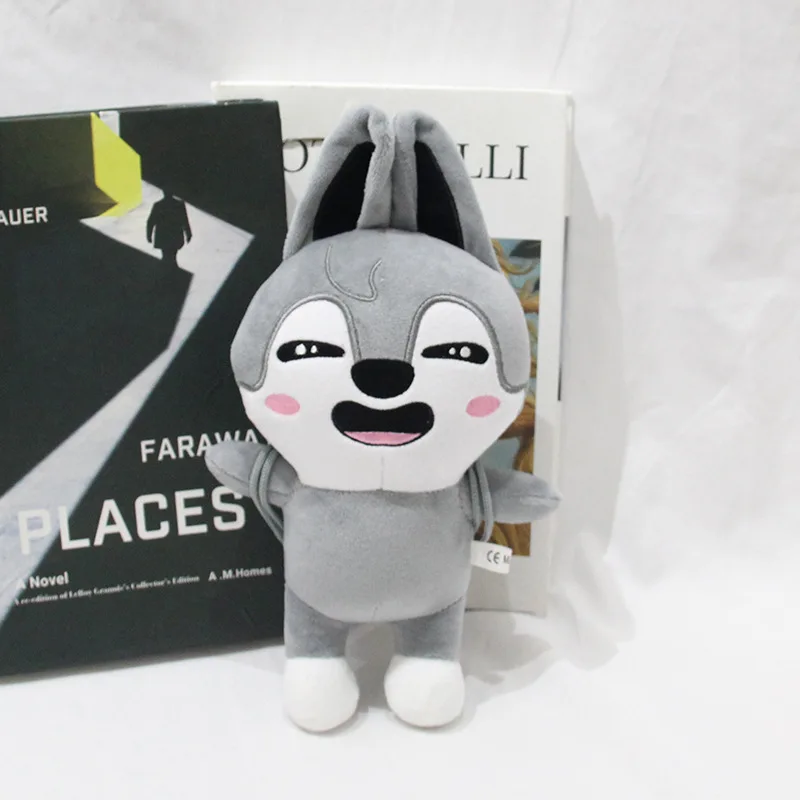 ตุ๊กตา SKZOO Stray Children รุ่นกระเป๋าเป้ น่ารัก ลีโน่ เซุงมิน ฮัน และ ชังบิน แบบเดียวกับตุ๊กตาดารา