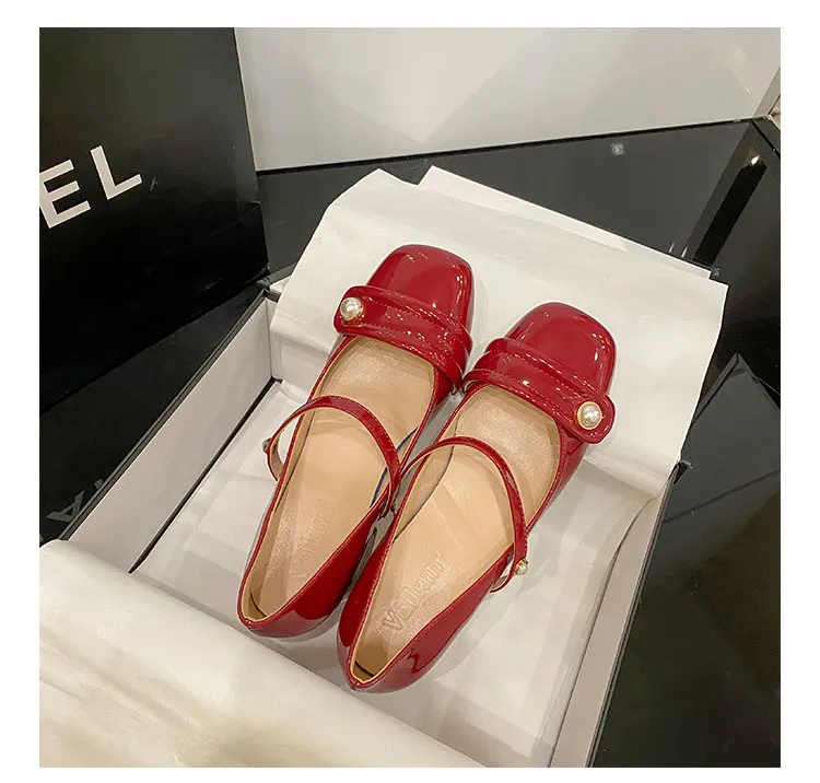 Original retro pearl buckle Mary Jane shoes women's new thick heel square toe patent leather wine red small leather shoes